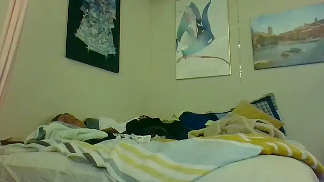eatmeplease44 online show from June 4, 2026, 3:56 am