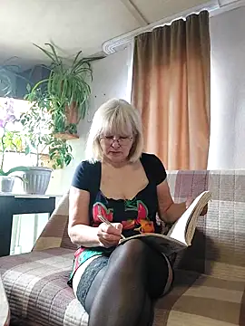 Snapshot of IrmaRose chatting on October 2, 2025, 5:03 am IrmaRose online show from October 2, 2025, 5:03 am