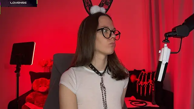 DivineBite online show from October 17, 2025, 5:15 pm