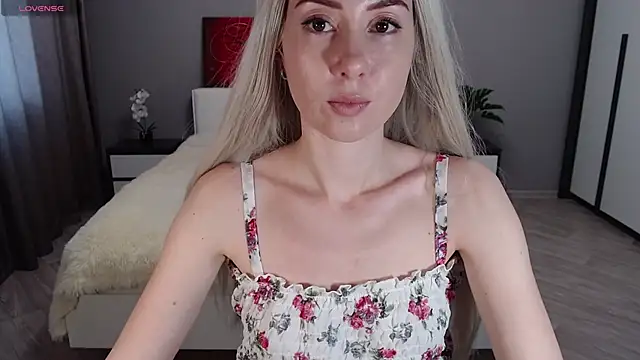 VictoriaTiger online show from March 12, 2025, 1:51 pm