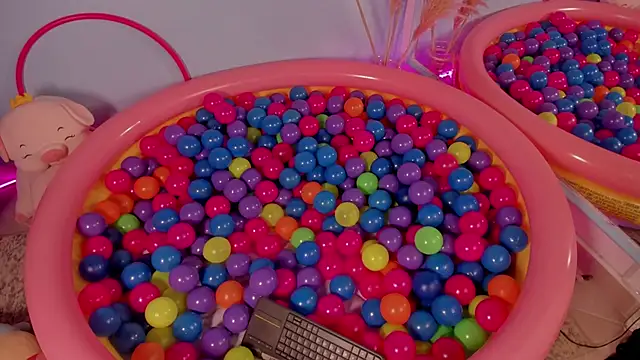 Snapshot of liagirl_cute chatting on March 7, 2025, 6:57 am liagirl cute online show from March 7, 2025, 6:57 am