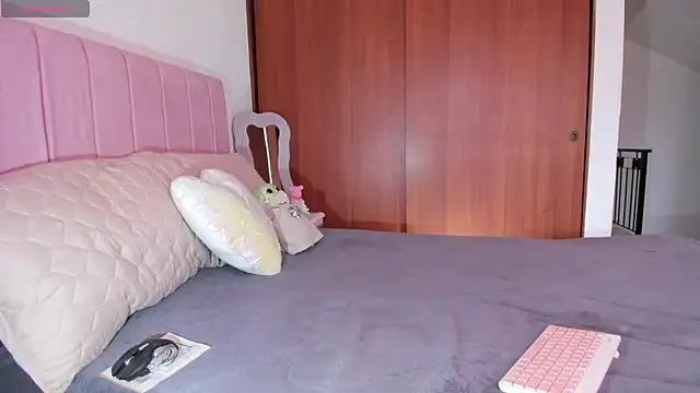 Snapshot of whitneyhot chatting on November 10, 2025, 11:42 am whitneyhot online show from November 10, 2025, 11:42 am