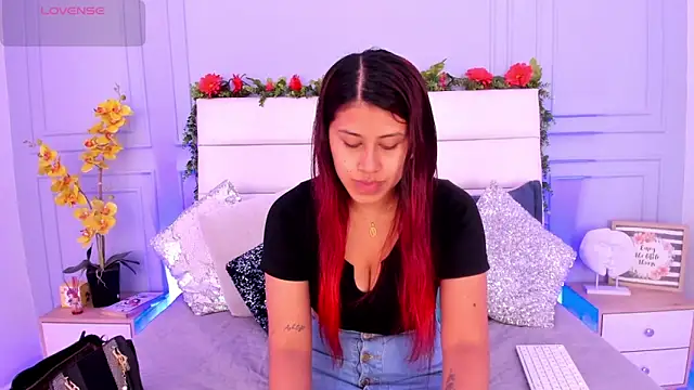 Karlagonzales  online show from March 15, 2025, 12:02 pm