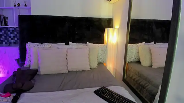 Snapshot of Karlagonzales_ chatting on July 2, 2026, 6:58 pm Karlagonzales online show from July 2, 2026, 6:58 pm