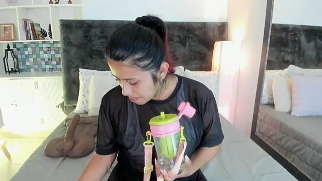 Snapshot of Karlagonzales_ chatting on July 11, 2026, 6:43 pm Karlagonzales online show from July 11, 2026, 6:43 pm