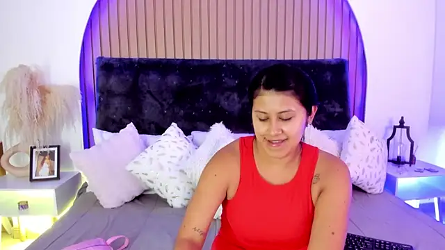 Snapshot of Karlagonzales_ chatting on August 4, 2026, 7:27 pm Karlagonzales online show from August 4, 2026, 7:27 pm