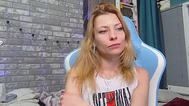 karo123421 online show from February 10, 2026, 8:35 pm