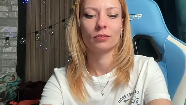 karo123421 online show from February 12, 2026, 9:43 pm