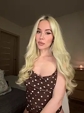 xDinnax online show from October 14, 2025, 3:35 pm