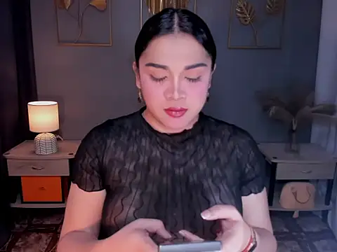 Snapshot of MaxeneCullens chatting on November 12, 2025, 3:29 am MaxeneCullens online show from November 12, 2025, 3:29 am