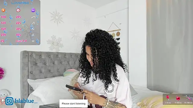 Snapshot of Kianna__ chatting on June 18, 2026, 12:33 am Kianna online show from June 18, 2026, 12:33 am
