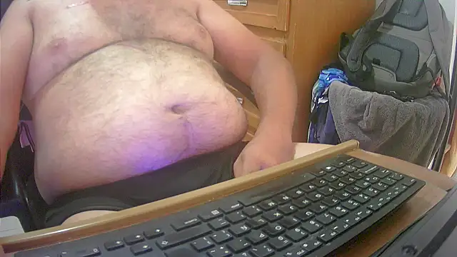 Snapshot of pmartemo chatting on October 9, 2025, 8:18 pm pmartemo online show from October 9, 2025, 8:18 pm