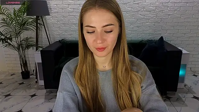 Adelyna Bird online show from September 29, 2025, 6:18 am