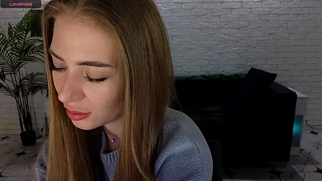 Adelyna Bird online show from October 3, 2025, 6:32 am