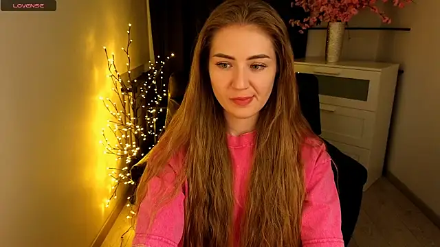 Snapshot of Adelyna_Bird chatting on May 26, 2026, 6:31 am Adelyna Bird online show from May 26, 2026, 6:31 am