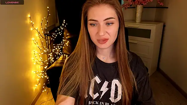Snapshot of Adelyna_Bird chatting on June 12, 2026, 6:34 am Adelyna Bird online show from June 12, 2026, 6:34 am