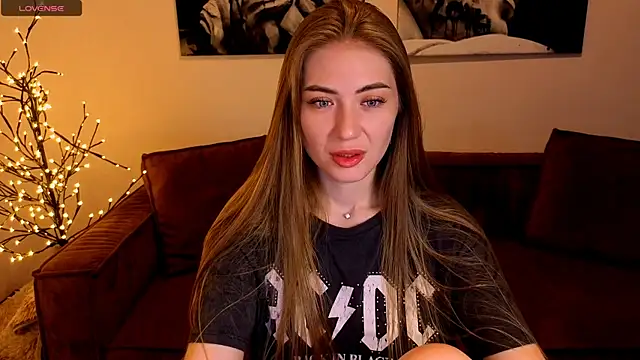 Snapshot of Adelyna_Bird chatting on June 29, 2026, 6:52 am Adelyna Bird online show from June 29, 2026, 6:52 am