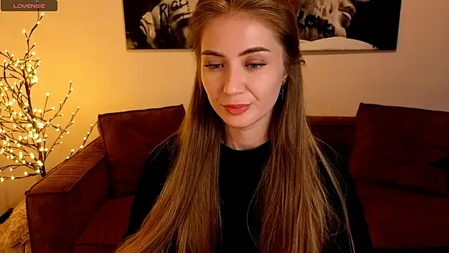 Snapshot of Adelyna_Bird chatting on July 1, 2026, 7:43 am Adelyna Bird online show from July 1, 2026, 7:43 am