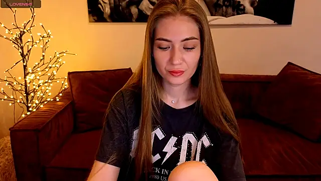 Snapshot of Adelyna_Bird chatting on July 9, 2026, 6:39 am Adelyna Bird online show from July 9, 2026, 6:39 am