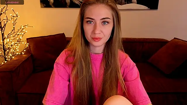 Snapshot of Adelyna_Bird chatting on July 12, 2026, 6:59 am Adelyna Bird online show from July 12, 2026, 6:59 am
