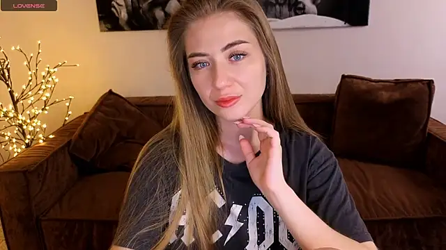 Snapshot of Adelyna_Bird chatting on July 31, 2026, 7:08 am Adelyna Bird online show from July 31, 2026, 7:08 am