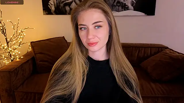 Snapshot of Adelyna_Bird chatting on August 3, 2026, 7:07 am Adelyna Bird online show from August 3, 2026, 7:07 am