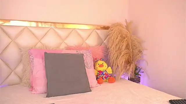 KendalEvanz online show from February 12, 2026, 10:27 pm