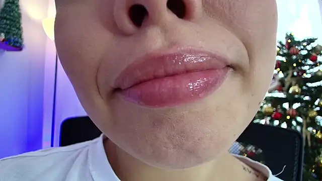 Snapshot of lisbet21x chatting on December 4, 2024, 2:15 pm lisbet21x online show from December 4, 2024, 2:15 pm