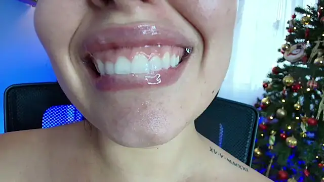 Snapshot of lisbet21x chatting on December 20, 2024, 10:32 pm lisbet21x online show from December 20, 2024, 10:32 pm