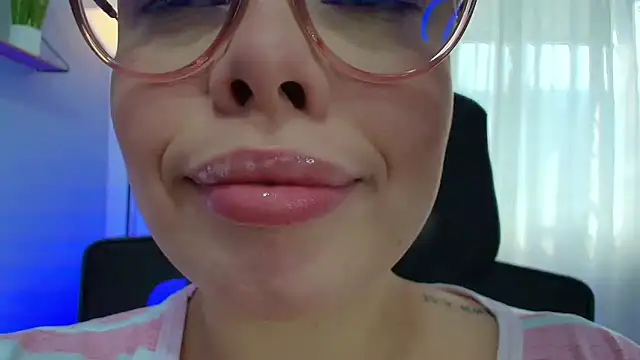 Snapshot of lisbet21x chatting on February 7, 2025, 2:37 pm lisbet21x online show from February 7, 2025, 2:37 pm