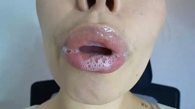 Snapshot of lisbet21x chatting on October 28, 2025, 9:17 pm lisbet21x online show from October 28, 2025, 9:17 pm