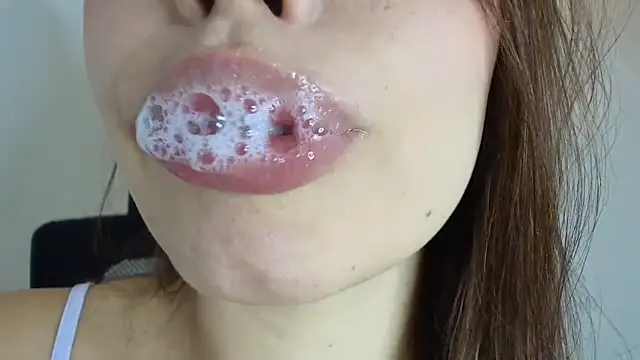 Snapshot of lisbet21x chatting on December 14, 2025, 2:33 pm lisbet21x online show from December 14, 2025, 2:33 pm