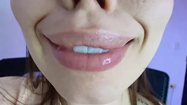 Snapshot of lisbet21x chatting on December 15, 2025, 9:30 pm lisbet21x online show from December 15, 2025, 9:30 pm