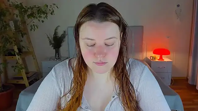 PolinaSalvatore online show from November 11, 2025, 2:39 pm