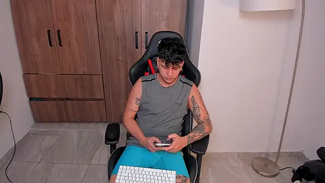 Snapshot of Jake_simons chatting on November 28, 2025, 11:02 am Jake simons online show from November 28, 2025, 11:02 am