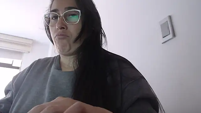 Snapshot of andreaisis2 chatting on January 8, 2026, 6:43 pm andreaisis2 online show from January 8, 2026, 6:43 pm