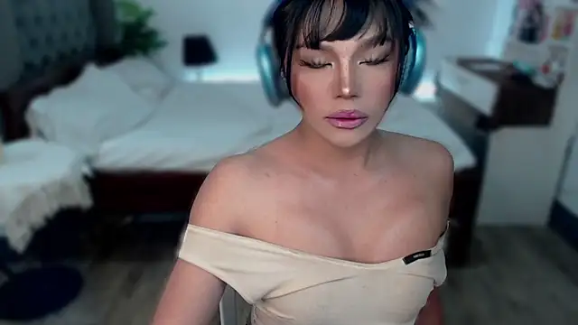 Snapshot of liaa_lurrecams chatting on November 27, 2025, 1:24 pm liaa lurrecams online show from November 27, 2025, 1:24 pm