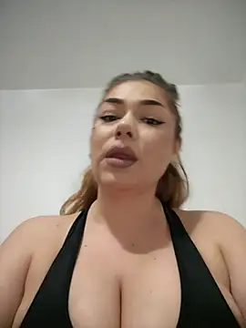 Snapshot of Ella_sweety chatting on July 3, 2026, 7:09 pm Ella sweety online show from July 3, 2026, 7:09 pm