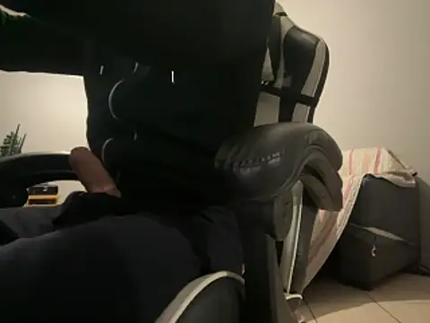 Snapshot of simoninside25 chatting on December 15, 2025, 8:24 pm simoninside25 online show from December 15, 2025, 8:24 pm