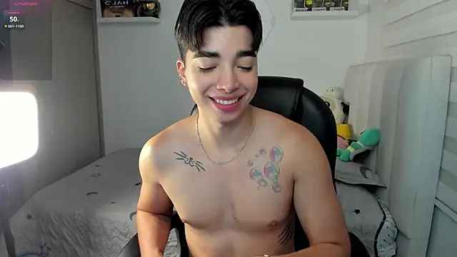 Snapshot of santy7v7 chatting on November 22, 2025, 1:10 pm santy7v7 online show from November 22, 2025, 1:10 pm