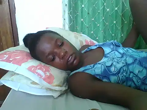 sweetchic  online show from December 21, 2025, 7:48 am