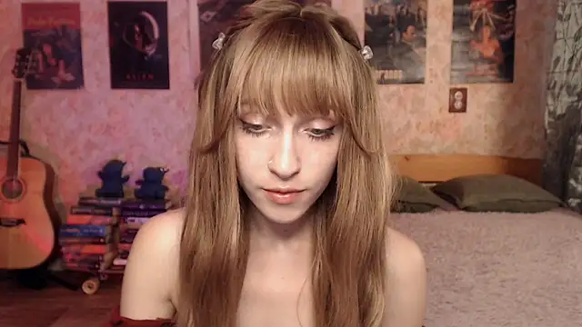 Snapshot of Friendly_Ellie chatting on July 10, 2026, 2:27 am Friendly Ellie online show from July 10, 2026, 2:27 am