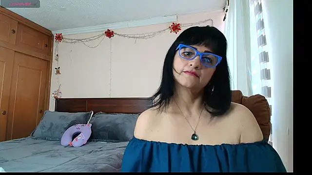 ISABEEL SOFIA01 online show from April 22, 2026, 5:14 pm