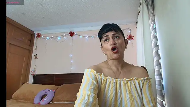 Snapshot of ISABEEL_SOFIA01 chatting on May 9, 2026, 2:22 pm ISABEEL SOFIA01 online show from May 9, 2026, 2:22 pm