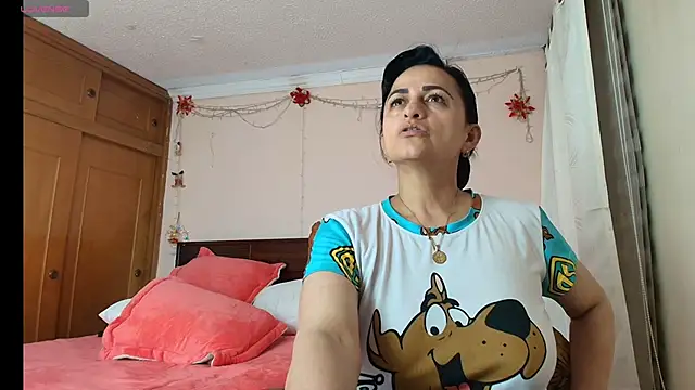 Snapshot of ISABEEL_SOFIA01 chatting on May 17, 2026, 11:45 pm ISABEEL SOFIA01 online show from May 17, 2026, 11:45 pm