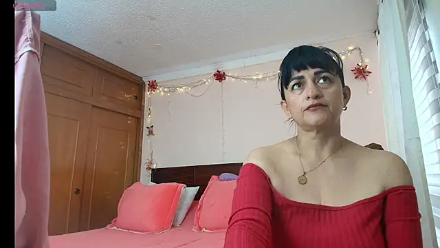 Snapshot of ISABEEL_SOFIA01 chatting on May 22, 2026, 1:39 pm ISABEEL SOFIA01 online show from May 22, 2026, 1:39 pm