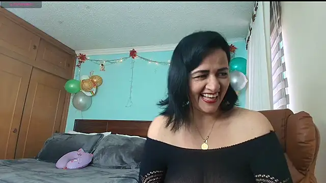 Snapshot of ISABEEL_SOFIA01 chatting on June 11, 2026, 3:32 pm ISABEEL SOFIA01 online show from June 11, 2026, 3:32 pm