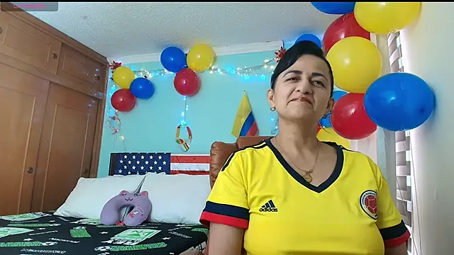 Snapshot of ISABEEL_SOFIA01 chatting on June 17, 2026, 9:05 pm ISABEEL SOFIA01 online show from June 17, 2026, 9:05 pm