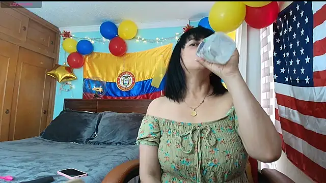 Snapshot of ISABEEL_SOFIA01 chatting on July 6, 2026, 8:55 pm ISABEEL SOFIA01 online show from July 6, 2026, 8:55 pm