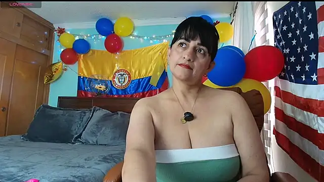 Snapshot of ISABEEL_SOFIA01 chatting on July 9, 2026, 8:02 pm ISABEEL SOFIA01 online show from July 9, 2026, 8:02 pm